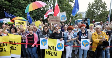 Zagraniczna prasa grzmi: "Polski rząd idzie drogą Orbana"