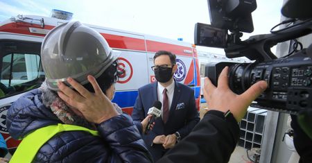 Koronawirus. Tymczasowy szpital w Płocku ,zdaniem Orlenu, ma już pracowników. Dyrekcja szpitala zdziwiona