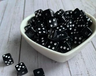 Czarne kostki odchodzą do historii. W Niemczech budziły "rasistowskie skojarzenia"