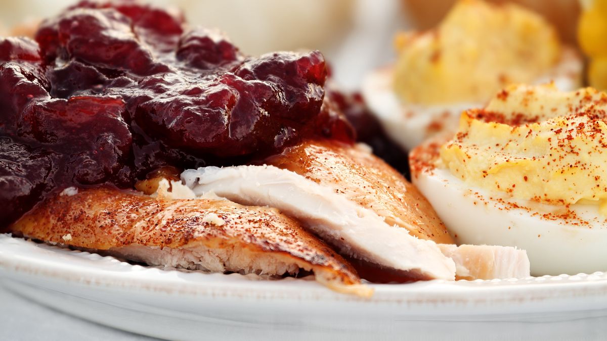 Sos żurawinowy sprawdzi się nie tylko jako dodatek do mięsa