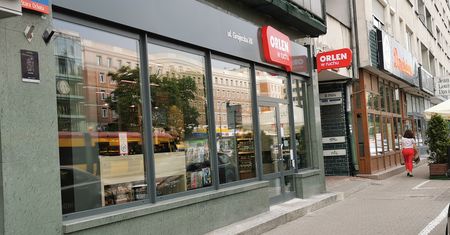 Rośnie konkurencja dla InPost. Orlen uruchomi jesienią sieć automatów na paczki