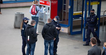 Mandat, grzywna, pouczenie. Policja ruszyła w miasto. Kary sypią się jedna za drugą