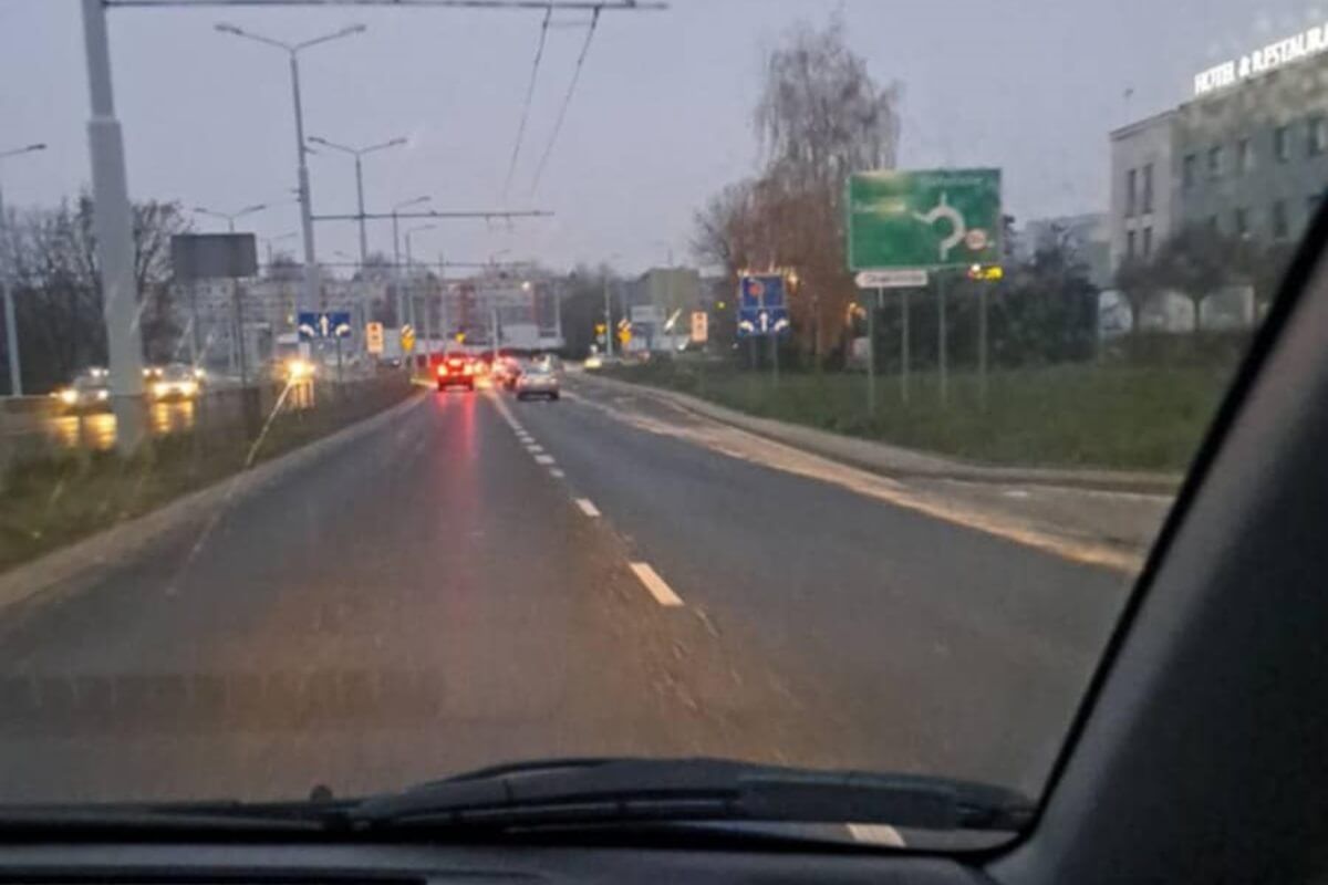 Rozsypane zboże na ul. Jana Pawła II w Lublinie