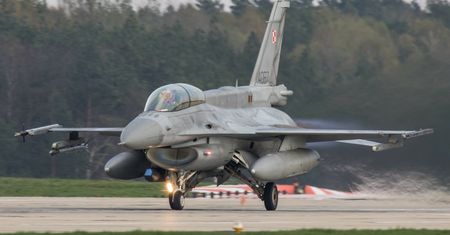 Jedna komenda i wybucha wojna. Pilot zdradza hasła lotników