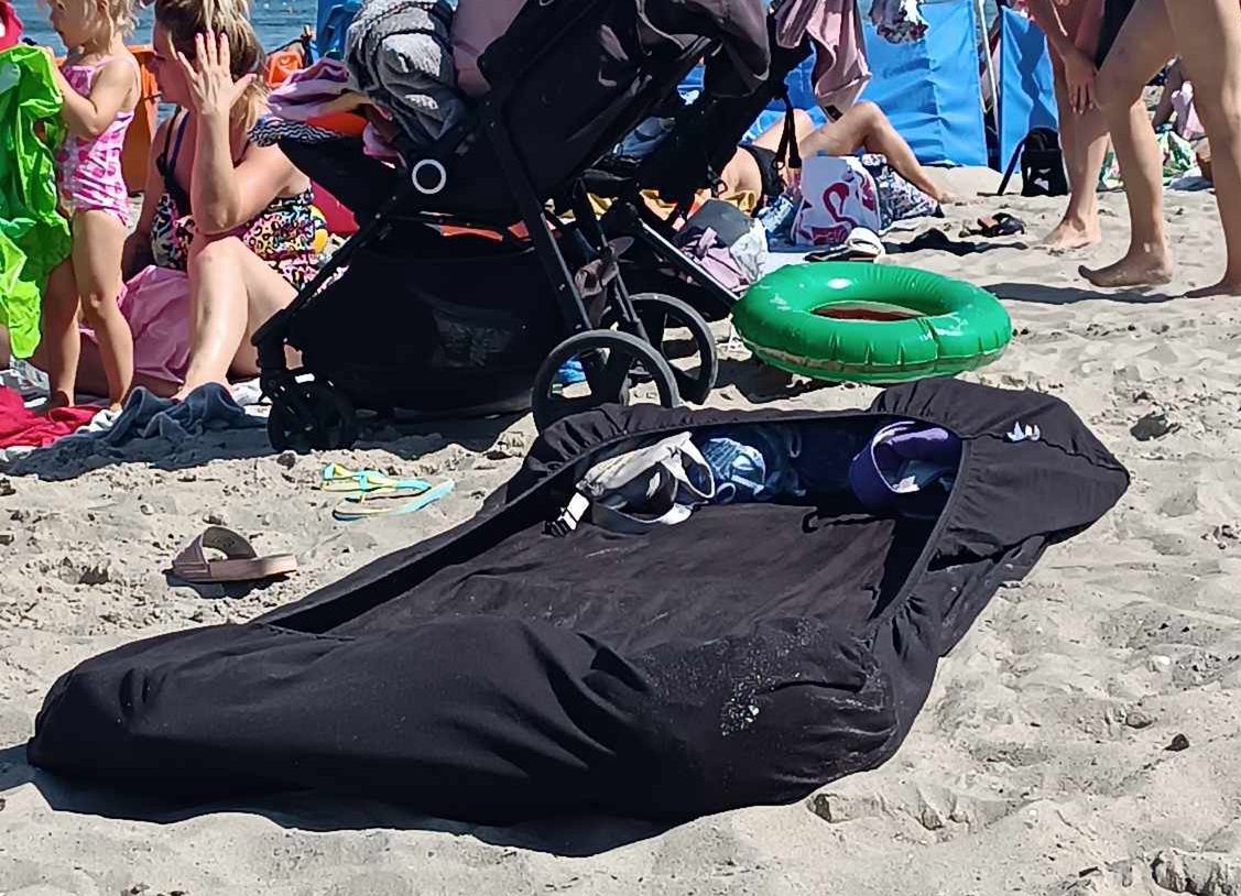 Ingenious beach hack: How fitted sheets keep sand at bay