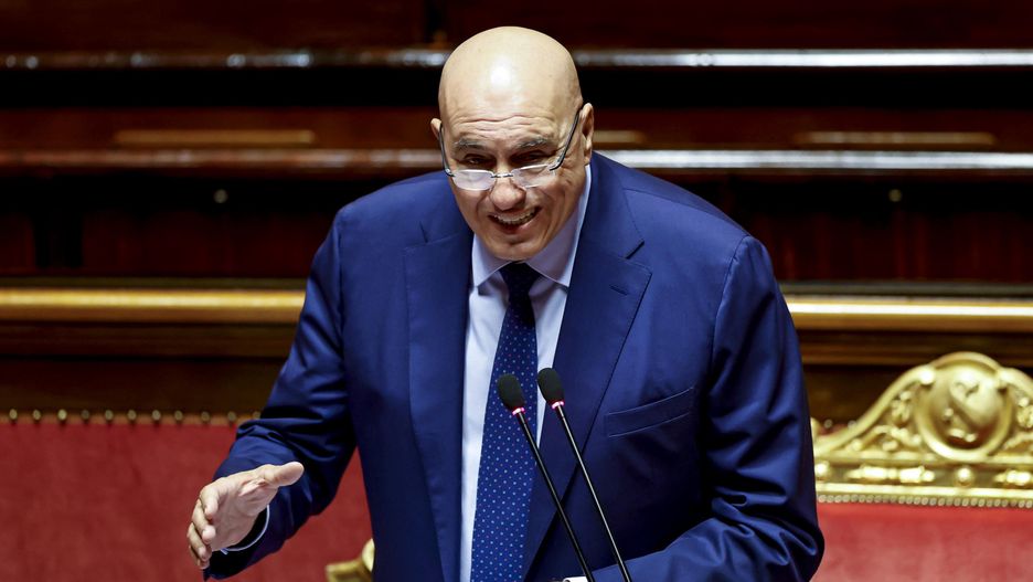 Italian Defense Minister Guido Crosetto speaks at the Chamber of Deputies during the briefing on the attacks against the Global Sumud Flotilla, in Rome, 25 September 2025. Crosetto said that Italy will not be able to do anything to protect the Global Sumud Flotilla if it enters Israel's territorial waters, a day after sending the Italian Navy's multi-purpose Fasan frigate to the area of the Global Sumud Flottilla to provide assistance in the wake of the attack on it. EPA/GIUSEPPE LAMI Dostawca: PAP/EPA.
