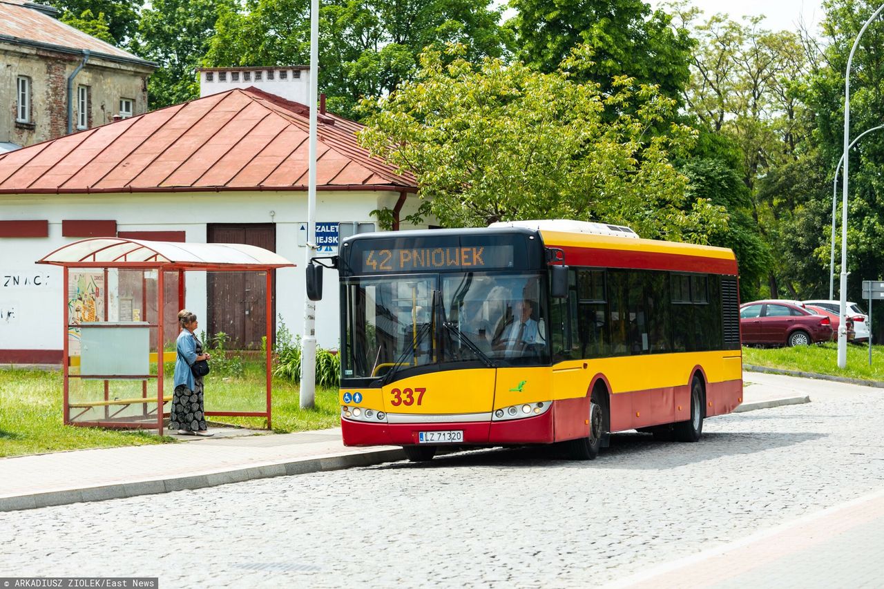 Zamość, przystanek autobusowy. Zdjęcie ilustracyjne