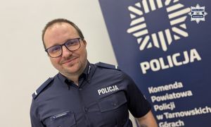 Niepełnosprawny 8-latek wskoczył do basenu. Błyskawiczna reakcja policjanta