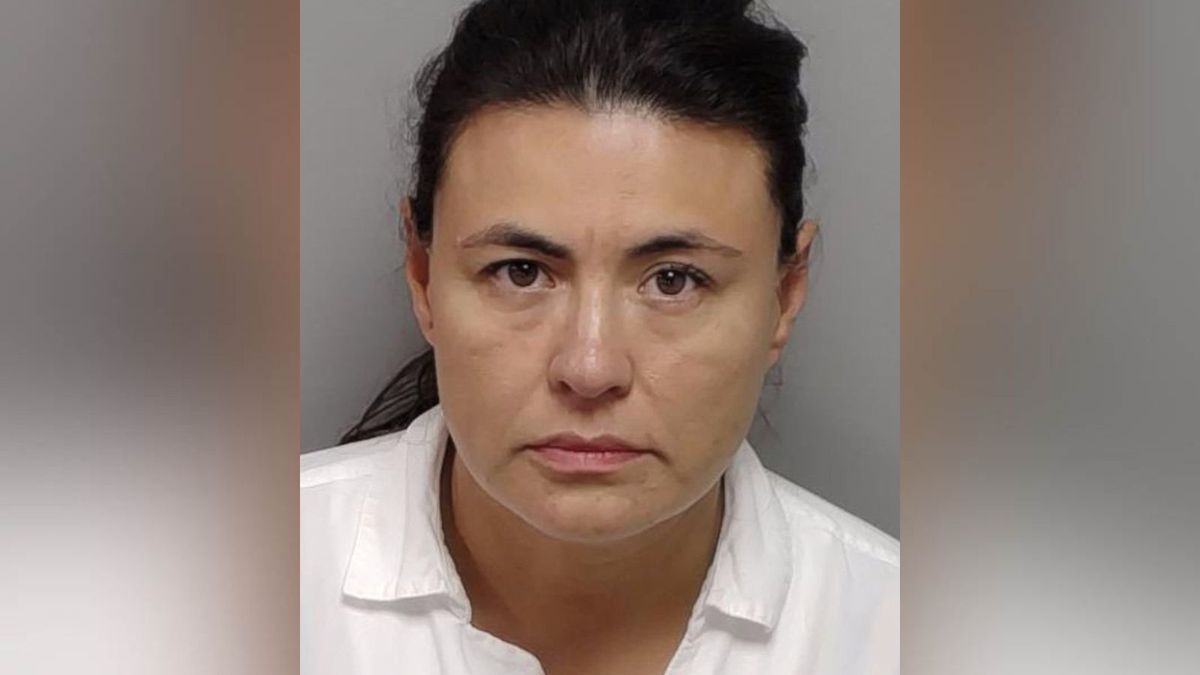 Nauczycielka oskarżona o wykorzystywanie ucznia