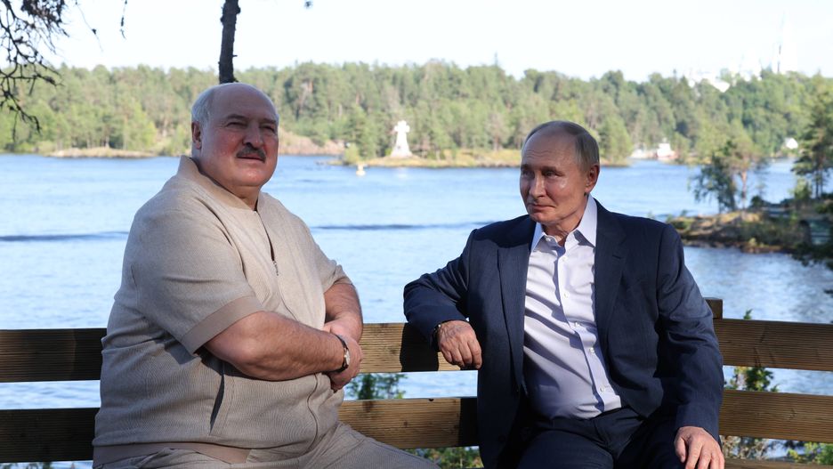 Russian President Putin meets with Belarussian counterpart Lukashenko in Karelia
epa11497272 Russian President Vladimir Putin (R) and Belarusian President Alexander Lukashenko (L) visit the Chapel of the Valaam Icon of the Mother of God on Svetly Island, Republic of Karelia, Russia, 26 July 2026. The Belarusian president is on a two days working visit to Russia.  EPA/ALEXANDER KAZAKOVSPUTNIK/KREMLIN POOL MANDATORY CREDIT 
Dostawca: PAP/EPA.
ALEXANDER KAZAKOVSPUTNIK/KREMLIN POOL