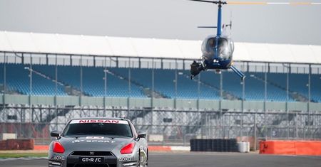 Prawdziwy Nissan GT-R sterowany padem do PlayStation 4