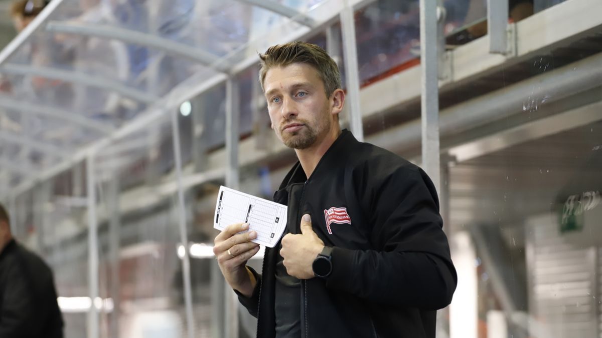 Hokej: Rozstanie z napastnikiem. Trener Cracovii wyjaśnia