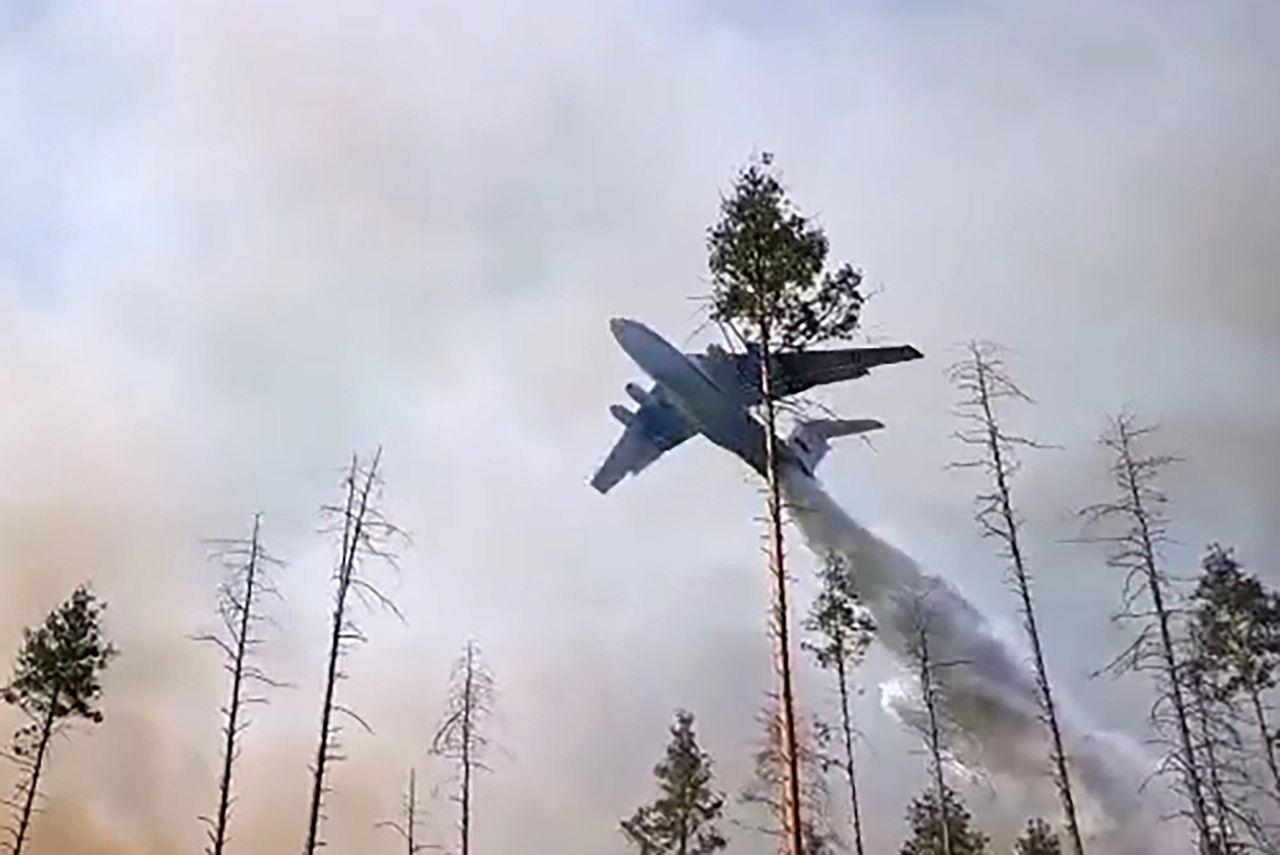 Be-200 podczas gaszenia pożarów