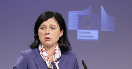"Lex TVN". Wiceszefowa KE Vera Jourova o nowym projekcie PiS: uważnie śledzimy sytuację