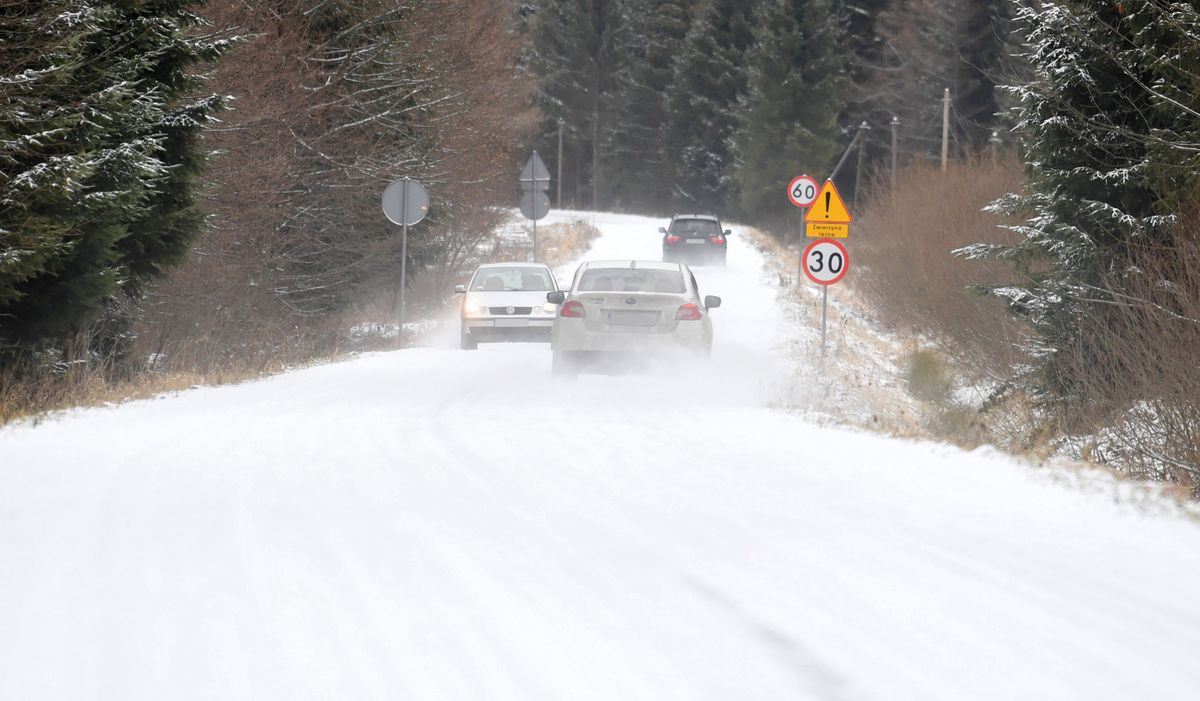 Stuposiany, 26.12.2020. Śnieg w Stuposianach (Bieszczady) w drugi dzień Bożego Narodzenia.