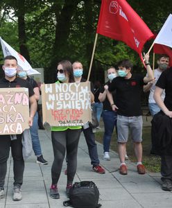 Operatorzy 112 protestują. Demonstracja przed KPRM