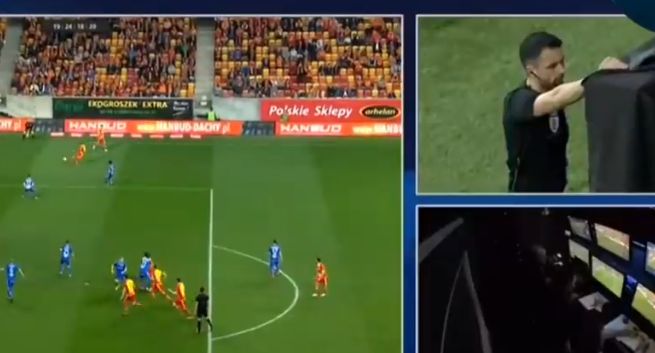 FIFA wprowadzi reklamy w przerwach na VAR? "Kontrowersyjny krok"