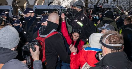 Obchody rocznicy. Starcia słowne polityków, niespokojnie na ulicach
