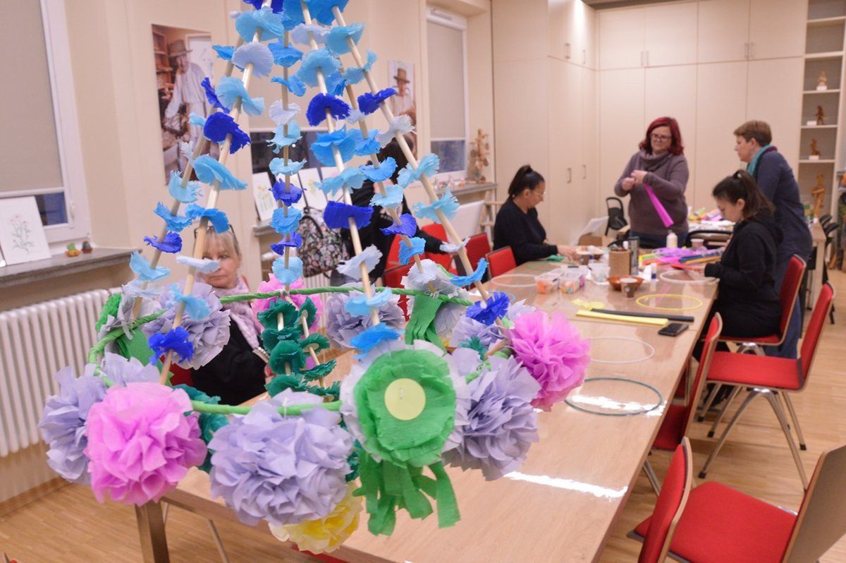 Uczestnicy wykonali pierwszą ozdobę świąteczną inspirowaną pająkiem ludowym