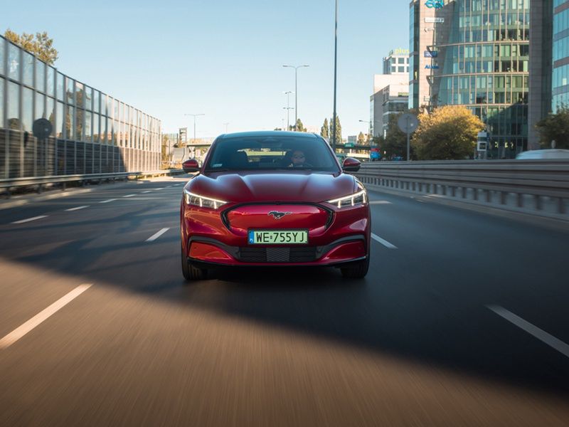 Ford Mustang Mach-E redefiniuje rynek samochodów elektrycznych