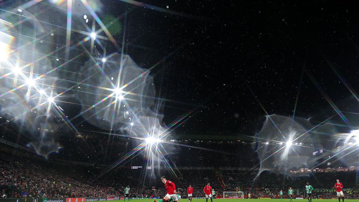 MANCHESTER, ENGLAND - MARCH 09: A general view of match action at Old Trafford, home stadium of Manchester United in snow weather conditions during the UEFA Europa League round of 16 leg one match between Manchester United and Real Betis at Old Trafford on March 9, 2023 in Manchester, United Kingdom. (Photo by Robbie Jay Barratt - AMA/Getty Images)