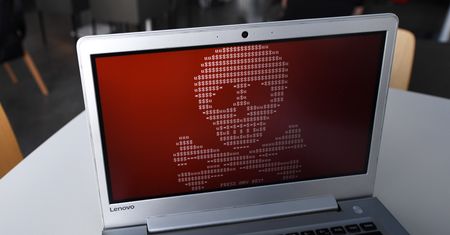Chrome i Edge ze złośliwymi rozszerzeniami. Wykradały dane i śledziły użytkowników