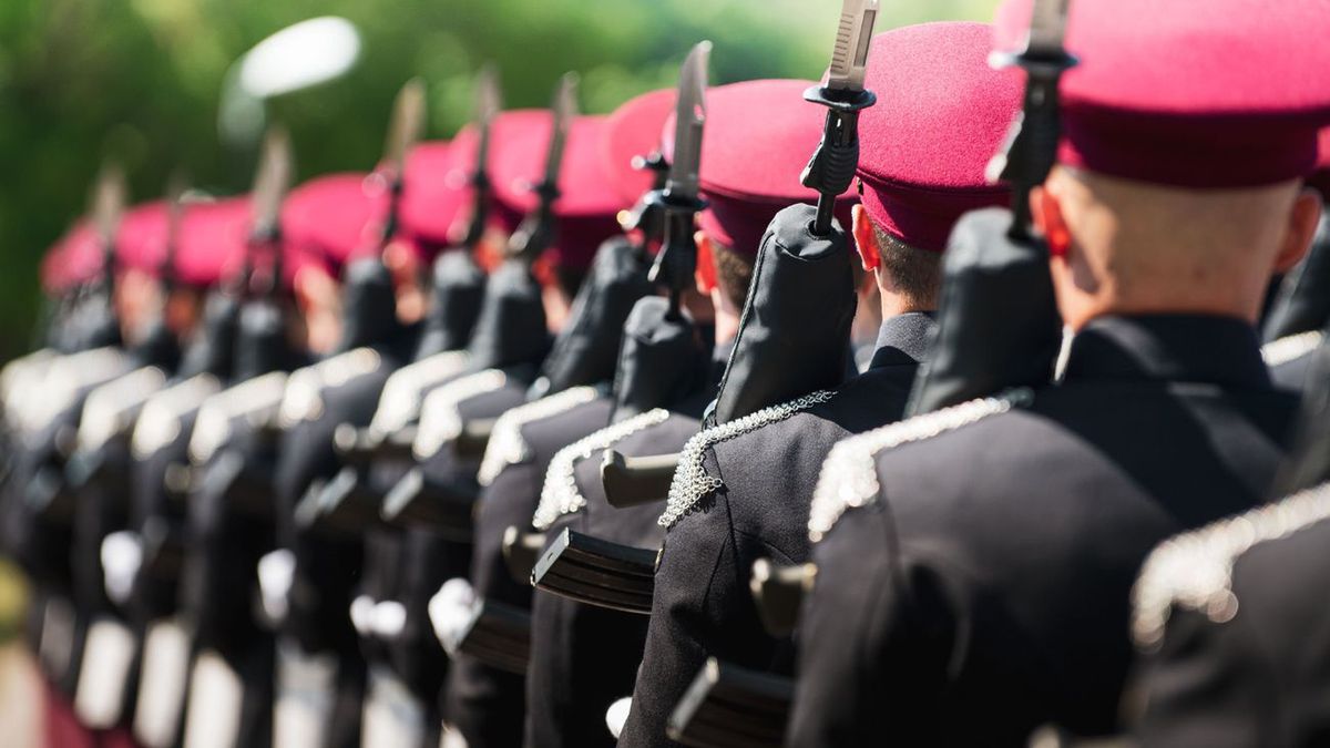 Skandal na Wyspach. Oficerowie oskarżeni o napaść seksualną na k