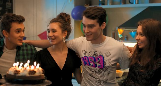 „albo jak wszyscy, albo jesteś ‘99” - 18-latkowie w kampanii mBanku (wideo)