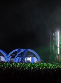 Nadwrażliwość na dźwięk nie musi oznaczać rezygnacji z udziału w muzycznych festiwalach. soundcore by Anker oraz Fundacja SYNAPSIS na Żywiec Męskie Granie