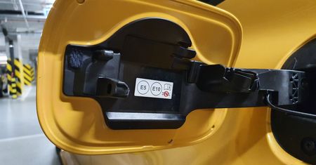 Paliwo E10 od 2024 roku w Polsce. Kierowcy pełni obaw, a Niemcy już testują E20