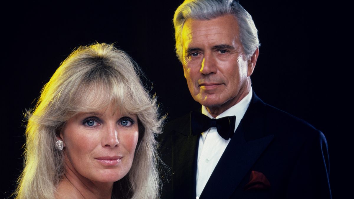 DYNASTYUNITED STATES - DECEMBER 06:  DYNASTY - gallery - Season One - 12/6/80, Linda Evans (Krystle Carrington), John Forsythe (Blake Carrington),  (Photo by Jim Britt/Disney General Entertainment Content via Getty Images)Jim Britt