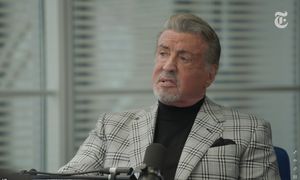 Ciosy, kopniaki w brzuch. Dom z piekła rodem. Dziś Stallone mówi, co przeżył w dzieciństwie