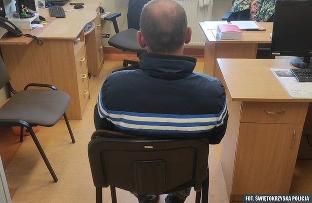 Ukradł portfel i płacił za zakupy skradzioną kartą. Korzystał z niej 17-krotnie