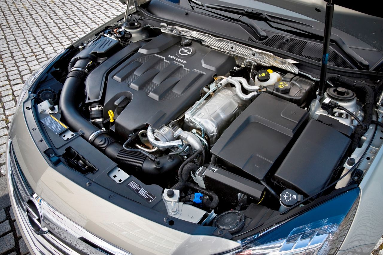 Choć silnik 2.8 V6 turbo podnosi prestiż samochodu marki Opel, to również znacznie podnosi koszty eksploatacji, a korzyści poza prestiżem jest niewiele