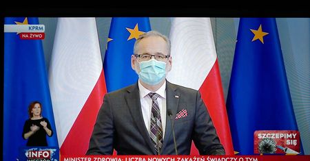Koronawirus. Co z obostrzeniami? "Trzeba podejmować odważne decyzje"