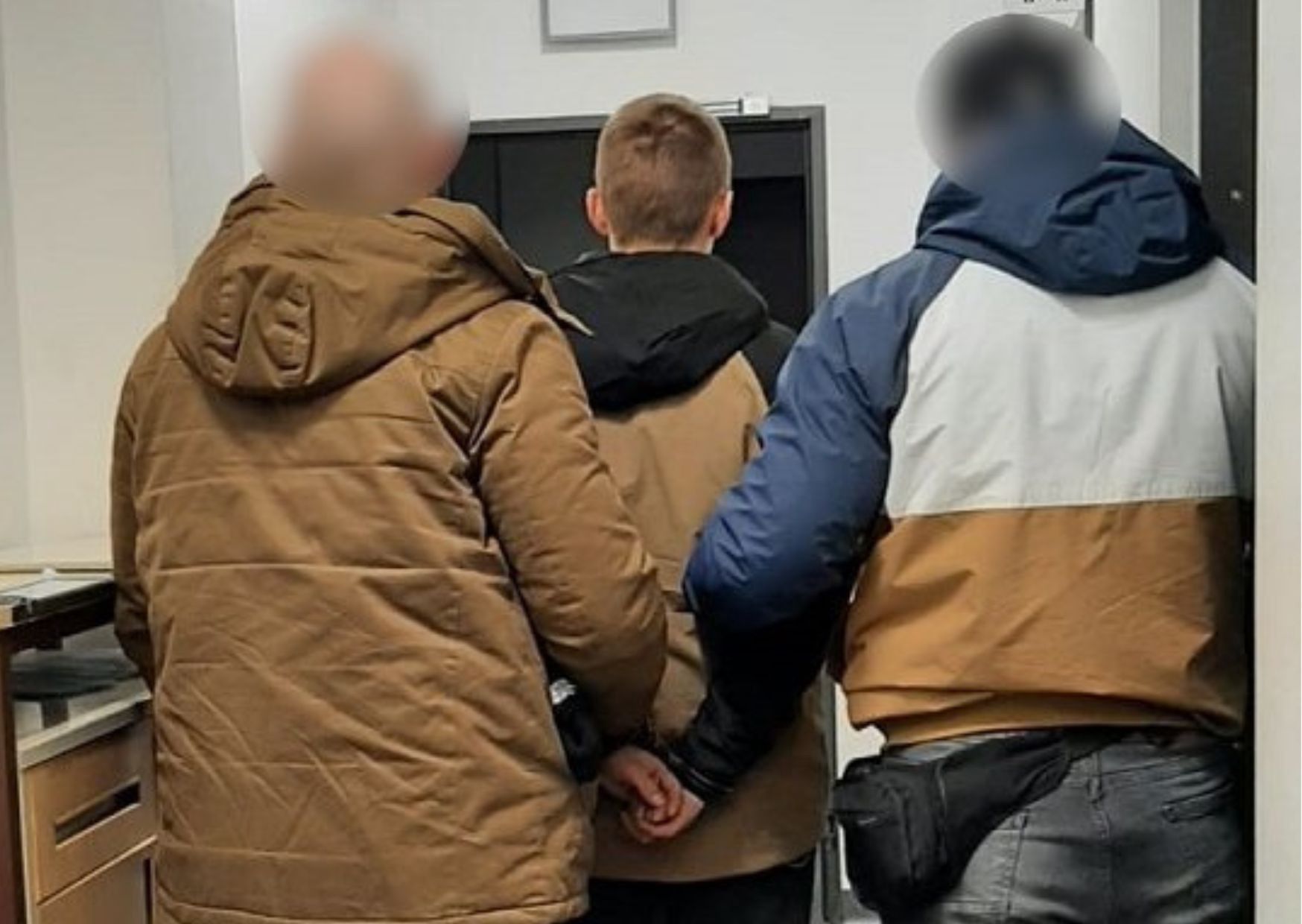 Kradzionym audi potrącili policjantkę