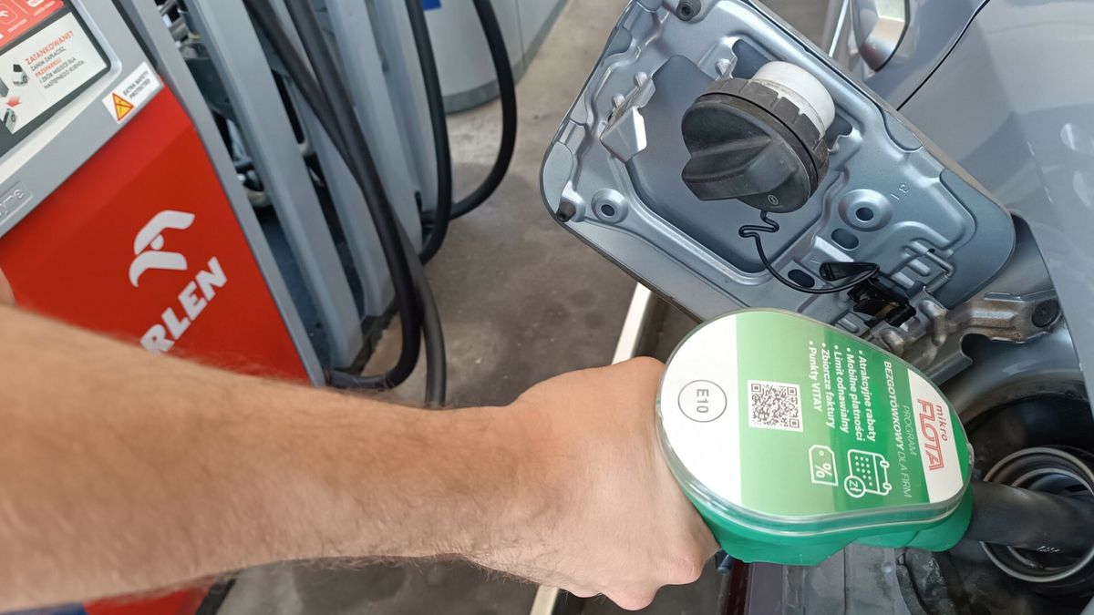 Reflex: w majówkę kierowcy zatankują taniej niż przed rokiem