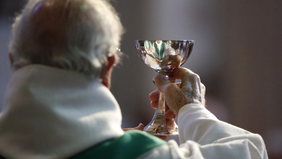 "Ksiądz za bierzmowanie żąda zapłaty" - mówi oburzony rodzić