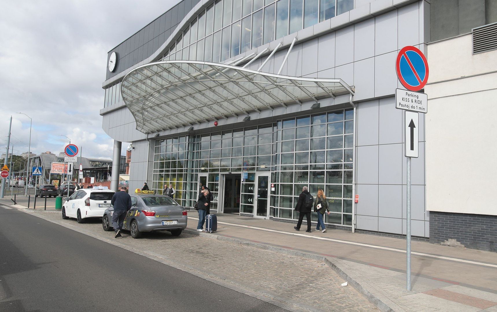 Szczecin. Niekończące się problemy z postojem pod Dworcem Głównym