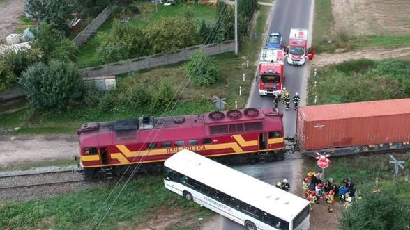 Wielkopolska. Pociąg wjechał w autobus. Ranne dzieci