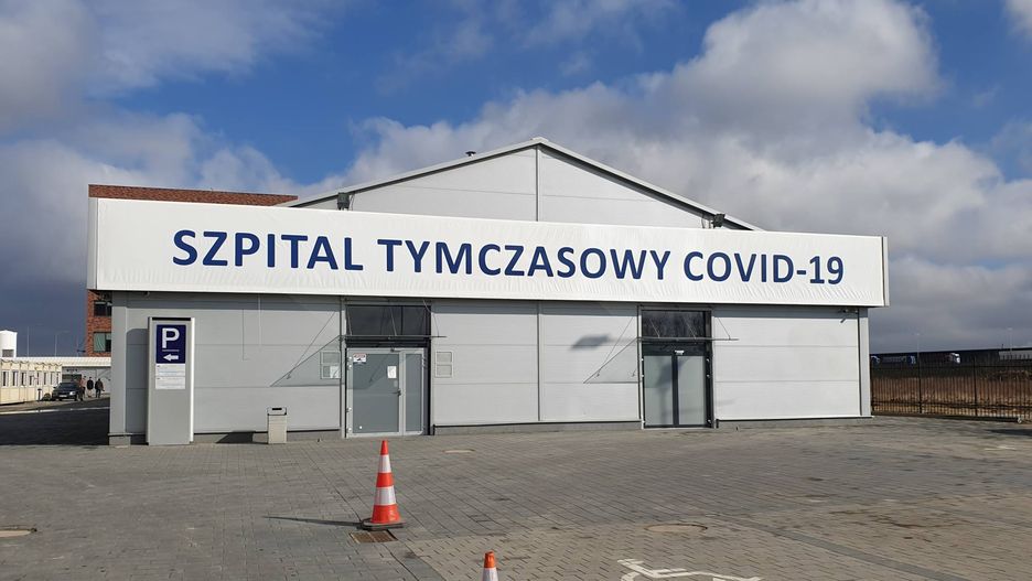 Koronawirus. Szpital tymczasowy we Wrocławiu już pełny. Uruchamiane kolejne łóżka