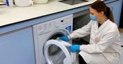 Pranie w takiej temperaturze nie pomoże. Koronawirus przetrwa na ubraniu.