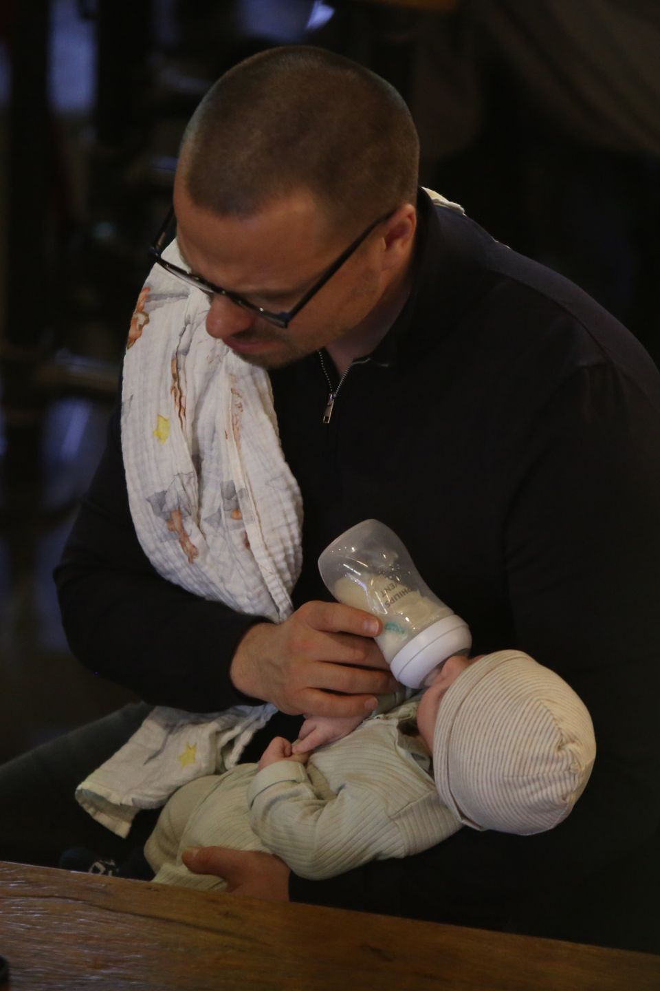 Marcin Hakiel z rodziną na mieście