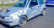 Łask: Policjanci przecierali oczy ze zdumienia. Auto wyglądało jak po wojnie, a on wyjechał nim na drogę