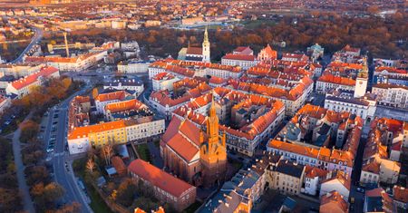 Przerażające odkrycie w Kaliszu. Ludzkie szczątki w dawnym centrum handlowym