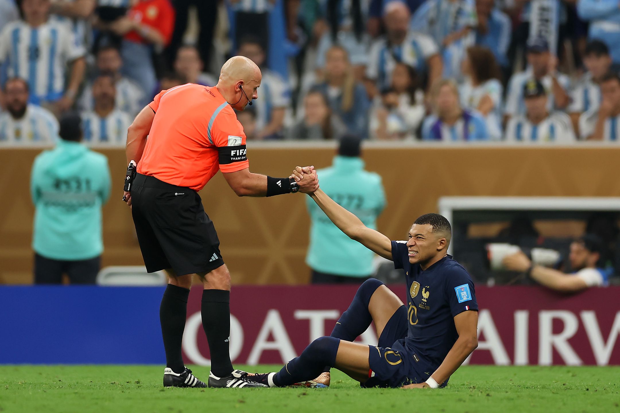 Szymon Marciniak i Kyliam Mbappe