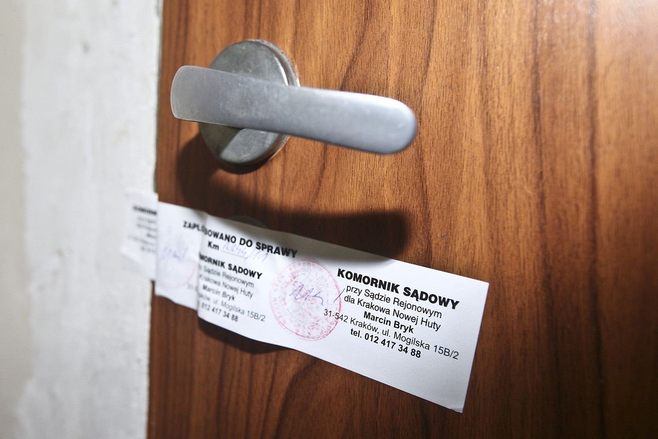 Komornicy mogą pracować dłużej. Weszły w życie nowe przepisy