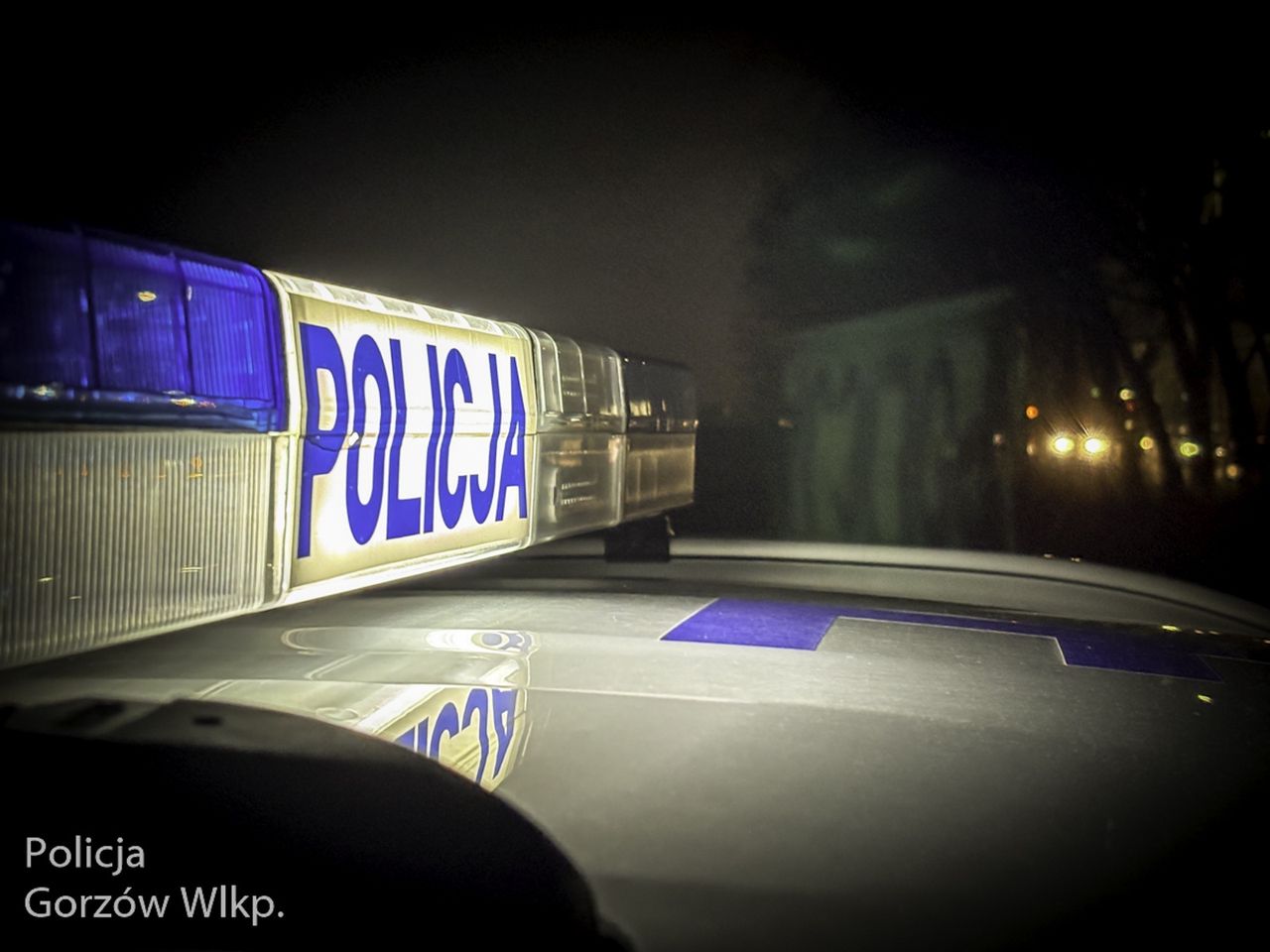 Uderzyła w krawężnik. Za kierownicą siedziała pijana policjantka