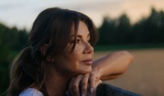 Od Eurowizji do rajskich plaż. SkyShowtime pokazuje zwiastun "Edyty Górniak"