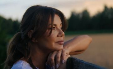 Od Eurowizji do rajskich plaż. SkyShowtime pokazuje zwiastun "Edyty Górniak"